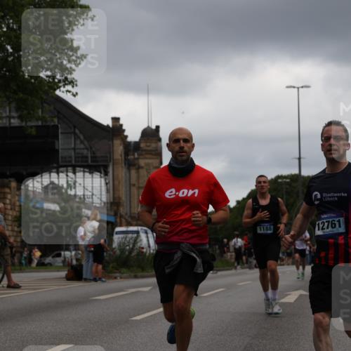 29.06.2025 - hella hamburg halbmarathon Yannick Fuchs http://msf.ph/oto/8383975 29.06.2025 10:55:08 20KM 1188, 1453, 1823, 2426, 2661, 3698, 5379, 5602, 5603, 5613, 5775, 6674, 6708, 6921, 7250, 7306, 7759, 7761, 8177, 8483, 9071, 9453, 9611, 9984, 10295, 10882, 11515, 12377, 12789, 12908, 13459, 13516, 13558, 16621, 17145, 17181, 17226, 17670, 17951, 18133, 18757, 19117, 19146, 19242 meine-sportfotos.de