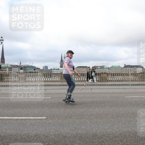 29.06.2025 - hella hamburg halbmarathon Lena Gebhardt http://msf.ph/oto/8384024 29.06.2025 09:15:25 Lombardsbrücke  meine-sportfotos.de