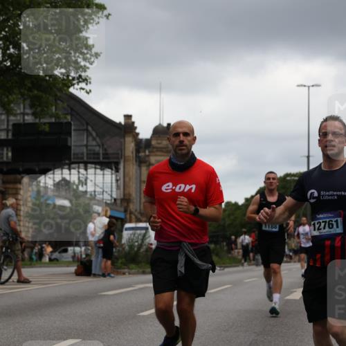 29.06.2025 - hella hamburg halbmarathon Yannick Fuchs http://msf.ph/oto/8384026 29.06.2025 10:55:08 20KM 1188, 1453, 1823, 2426, 2661, 3698, 5379, 5602, 5603, 5613, 5775, 6674, 6708, 6921, 7250, 7306, 7759, 7761, 8177, 8483, 9071, 9453, 9611, 9984, 10295, 10882, 11515, 12377, 12789, 12908, 13459, 13516, 13558, 16621, 17145, 17181, 17226, 17670, 17951, 18133, 18757, 19117, 19146, 19242 meine-sportfotos.de
