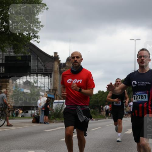 29.06.2025 - hella hamburg halbmarathon Yannick Fuchs http://msf.ph/oto/8384046 29.06.2025 10:55:08 20KM 1188, 1453, 1823, 2426, 2661, 3698, 5379, 5602, 5603, 5613, 5775, 6674, 6708, 6921, 7250, 7306, 7759, 7761, 8177, 8483, 9071, 9453, 9611, 9984, 10295, 10882, 11515, 12377, 12789, 12908, 13459, 13516, 13558, 16621, 17145, 17181, 17226, 17670, 17951, 18133, 18757, 19117, 19146, 19242 meine-sportfotos.de