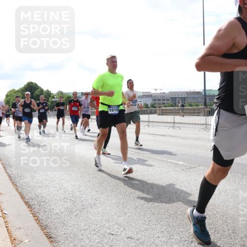 29.06.2025 - hella hamburg halbmarathon Lena Gebhardt http://msf.ph/oto/8384052 29.06.2025 10:15:44 Lombardsbrücke 1010, 1156, 1440, 1651, 2076, 2110, 2720, 2989, 3167, 3417, 4007, 4466, 4492, 4494, 5069, 5271, 5423, 5739, 6376, 6576, 7452, 7809, 7810, 7897, 7941, 7942, 8256, 8554, 8746, 8885, 9192, 9307, 9423, 9657, 9675, 9784, 9847, 9997, 10108, 10608, 10775, 10858, 11113, 11303, 11478, 11774, 11783, 11818, 12427, 12457, 12469, 12521, 13179, 13197, 13453, 13500, 13818, 13951, 14413, 14423, 14550, 14552, 15150, 15307, 15740 meine-sportfotos.de