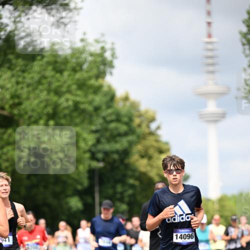 29.06.2025 - hella hamburg halbmarathon Dr. Thomas Lammeyer http://msf.ph/oto/8384105 29.06.2025 10:42:49 Kennedybrücke 1457, 1596, 1721, 1791, 2113, 2151, 2486, 2693, 2786, 3094, 3095, 3242, 3323, 3338, 3716, 3841, 3927, 4139, 4155, 4259, 4260, 5085, 5089, 5155, 5161, 5300, 5713, 6199, 6200, 6695, 6696, 6751, 6930, 7117, 7118, 7119, 7165, 7371, 7552, 7561, 7692, 7849, 7914, 8583, 8615, 8635, 8747, 9004, 9424, 9500, 9689, 9699, 10584 meine-sportfotos.de