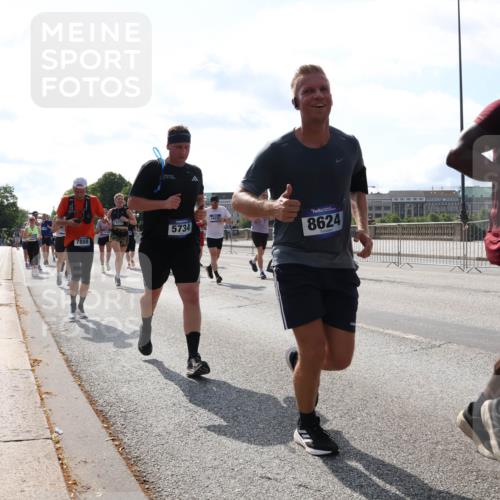29.06.2025 - hella hamburg halbmarathon Lena Gebhardt http://msf.ph/oto/8384115 29.06.2025 10:02:52 Lombardsbrücke 7888, 5734, 8624, 1318, 11968, 1128, 1414, 1482, 1702, 1733, 2685, 2712, 2780, 2782, 2810, 2819, 3225, 3572, 3630, 3780, 3919, 3976, 4066, 4204, 4613, 4665, 4904, 5734, 6208, 6217, 6708, 6752, 6815, 6860, 6997, 7049, 7210, 7211, 7323, 7869, 7888, 8003, 8364, 8481, 8483, 8614, 8624, 8662, 8749, 9006, 9131, 9439, 9554, 9986, 10128, 10295, 10539, 11191, 11250, 11515, 11670, 11702, 11782, 11935, 11968, 12169, 12422, 12908, 13664, 13874, 14224 meine-sportfotos.de