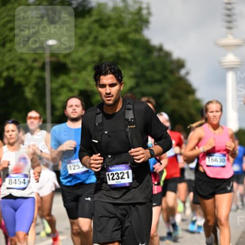 29.06.2025 - hella hamburg halbmarathon Dr. Thomas Lammeyer http://msf.ph/oto/8384127 29.06.2025 09:59:18 Kennedybrücke 1200, 1461, 1630, 1683, 1696, 1706, 1884, 2207, 2287, 2411, 2706, 2708, 3087, 3213, 3435, 3654, 3692, 3985, 4088, 4121, 4189, 4324, 4345, 4601, 4847, 4890, 5102, 5421, 5459, 5638, 5915, 6009, 6027, 6054, 6421, 6532, 6691, 6836, 6938, 7052, 7056, 7269, 7312, 7367, 7657, 8139, 8153, 8205, 8216, 8218, 8234, 8302, 8371, 8454, 8487, 8577, 8720, 8856, 8899, 8927, 8955, 8977, 9386, 9491, 9529, 9786, 9959, 10053, 10115, 10184, 10263, 11356 meine-sportfotos.de