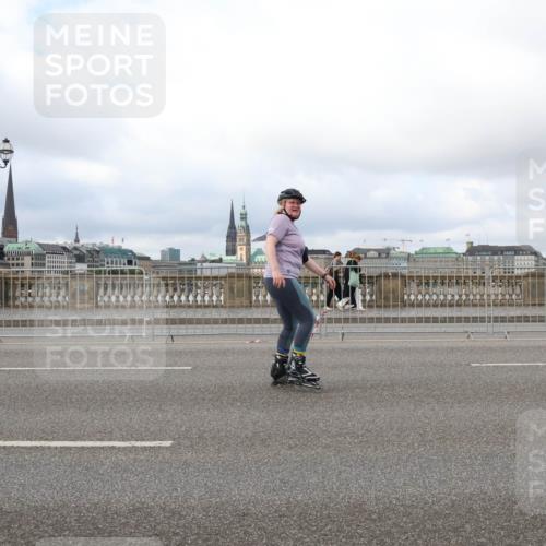 29.06.2025 - hella hamburg halbmarathon Lena Gebhardt http://msf.ph/oto/8384129 29.06.2025 09:15:25 Lombardsbrücke  meine-sportfotos.de