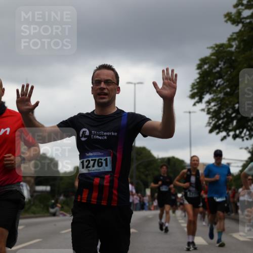 29.06.2025 - hella hamburg halbmarathon Yannick Fuchs http://msf.ph/oto/8384145 29.06.2025 10:55:08 20KM 1188, 1453, 1823, 2426, 2661, 3698, 5379, 5602, 5603, 5613, 5775, 6674, 6708, 6921, 7250, 7306, 7759, 7761, 8177, 8483, 9071, 9453, 9611, 9984, 10295, 10882, 11515, 12377, 12789, 12908, 13459, 13516, 13558, 16621, 17145, 17181, 17226, 17670, 17951, 18133, 18757, 19117, 19146, 19242 meine-sportfotos.de