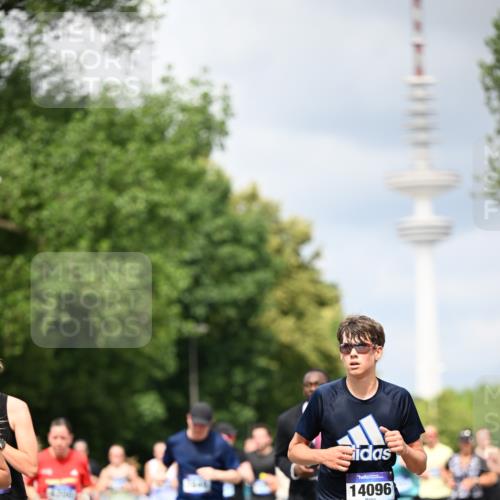 29.06.2025 - hella hamburg halbmarathon Dr. Thomas Lammeyer http://msf.ph/oto/8384172 29.06.2025 10:42:50 Kennedybrücke 1457, 1596, 1721, 1791, 2113, 2151, 2486, 2693, 2786, 3094, 3095, 3242, 3323, 3338, 3716, 3841, 3927, 4139, 4155, 4259, 4260, 5085, 5089, 5155, 5161, 5300, 5713, 6199, 6200, 6695, 6696, 6751, 6930, 7117, 7118, 7119, 7165, 7371, 7552, 7561, 7692, 7849, 7914, 8583, 8615, 8635, 8747, 9004, 9424, 9500, 9689, 9699, 10584 meine-sportfotos.de