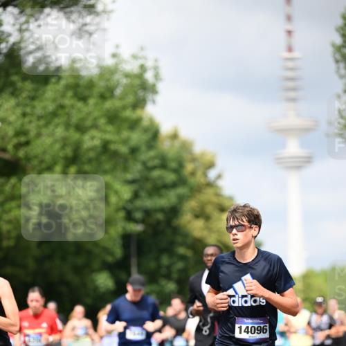 29.06.2025 - hella hamburg halbmarathon Dr. Thomas Lammeyer http://msf.ph/oto/8384191 29.06.2025 10:42:50 Kennedybrücke 1457, 1596, 1721, 1791, 2113, 2151, 2486, 2693, 2786, 3094, 3095, 3242, 3323, 3338, 3716, 3841, 3927, 4139, 4155, 4259, 4260, 5085, 5089, 5155, 5161, 5300, 5713, 6199, 6200, 6695, 6696, 6751, 6930, 7117, 7118, 7119, 7165, 7371, 7552, 7561, 7692, 7849, 7914, 8583, 8615, 8635, 8747, 9004, 9424, 9500, 9689, 9699, 10584 meine-sportfotos.de