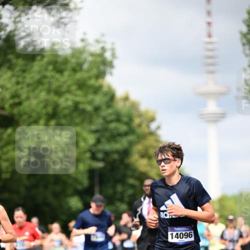 29.06.2025 - hella hamburg halbmarathon Dr. Thomas Lammeyer http://msf.ph/oto/8384204 29.06.2025 10:42:50 Kennedybrücke 1457, 1596, 1721, 1791, 2113, 2151, 2486, 2693, 2786, 3094, 3095, 3242, 3323, 3338, 3716, 3841, 3927, 4139, 4155, 4259, 4260, 5085, 5089, 5155, 5161, 5300, 5713, 6199, 6200, 6695, 6696, 6751, 6930, 7117, 7118, 7119, 7165, 7371, 7552, 7561, 7692, 7849, 7914, 8583, 8615, 8635, 8747, 9004, 9424, 9500, 9689, 9699, 10584 meine-sportfotos.de