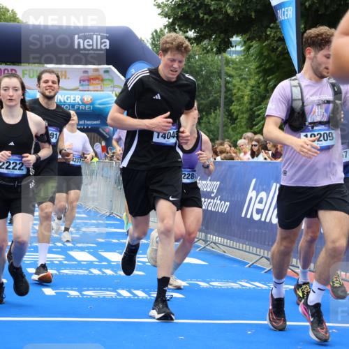 29.06.2025 - hella hamburg halbmarathon Strokosch-Dieckow http://msf.ph/oto/8384209 29.06.2025 10:46:25 Ziel 1600, 2222, 2842, 4237, 4497, 5459, 6421, 6691, 6978, 7335, 8142, 8482, 8981, 9232, 9386, 9529, 9786, 11185, 11773, 12171, 12651, 12891, 13698, 14045, 14200, 14228, 14262, 14482, 15157, 16127, 17281, 17461, 18118, 18211, 18637, 18882, 19209 meine-sportfotos.de