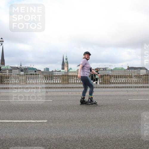 29.06.2025 - hella hamburg halbmarathon Lena Gebhardt http://msf.ph/oto/8384215 29.06.2025 09:15:25 Lombardsbrücke  meine-sportfotos.de
