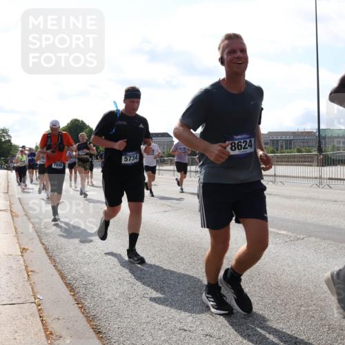 29.06.2025 - hella hamburg halbmarathon Lena Gebhardt http://msf.ph/oto/8384216 29.06.2025 10:02:52 Lombardsbrücke 7888, 5734, 8624, 1318, 1128, 1414, 1482, 1702, 1733, 2685, 2712, 2780, 2782, 2810, 2819, 3225, 3572, 3630, 3780, 3919, 3976, 4066, 4204, 4613, 4665, 4904, 5734, 6208, 6217, 6708, 6752, 6815, 6860, 6997, 7049, 7210, 7211, 7323, 7869, 7888, 8003, 8364, 8481, 8483, 8614, 8624, 8662, 8749, 9006, 9131, 9439, 9554, 9986, 10128, 10295, 10539, 11191, 11250, 11515, 11670, 11702, 11782, 11935, 11968, 12169, 12422, 12908, 13664, 13874, 14224 meine-sportfotos.de