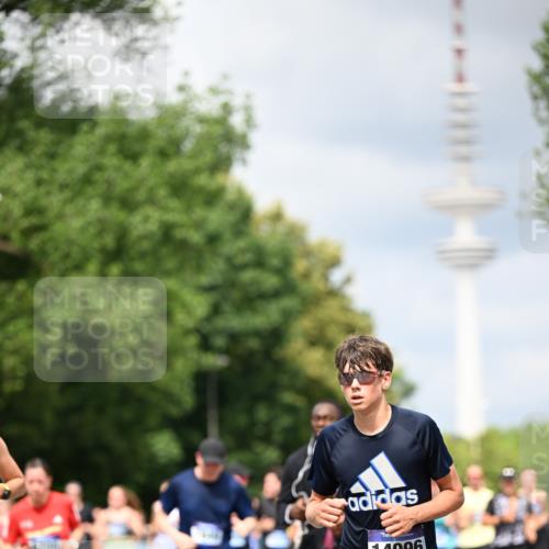 29.06.2025 - hella hamburg halbmarathon Dr. Thomas Lammeyer http://msf.ph/oto/8384231 29.06.2025 10:42:50 Kennedybrücke 1457, 1596, 1721, 1791, 2113, 2151, 2486, 2693, 2786, 3094, 3095, 3242, 3323, 3338, 3716, 3841, 3927, 4139, 4155, 4259, 4260, 5085, 5089, 5155, 5161, 5300, 5713, 6199, 6200, 6695, 6696, 6751, 6930, 7117, 7118, 7119, 7165, 7371, 7552, 7561, 7692, 7849, 7914, 8583, 8615, 8635, 8747, 9004, 9424, 9500, 9689, 9699, 10584 meine-sportfotos.de