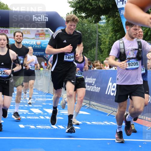 29.06.2025 - hella hamburg halbmarathon Strokosch-Dieckow http://msf.ph/oto/8384234 29.06.2025 10:46:25 Ziel 1600, 2222, 2842, 4237, 4497, 5459, 6421, 6691, 6978, 7335, 8142, 8482, 8981, 9232, 9386, 9529, 9786, 11185, 11773, 12171, 12651, 12891, 13698, 14045, 14200, 14228, 14262, 14482, 15157, 16127, 17281, 17461, 18118, 18211, 18637, 18882, 19209 meine-sportfotos.de