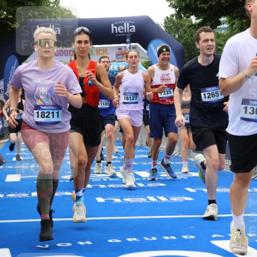 29.06.2025 - hella hamburg halbmarathon Strokosch-Dieckow http://msf.ph/oto/8384262 29.06.2025 10:46:23 Ziel 1600, 2222, 2842, 4237, 4497, 6421, 6691, 6978, 7335, 8142, 8482, 8981, 9232, 9386, 9786, 11185, 11773, 12171, 12651, 12891, 13698, 14045, 14200, 14228, 14262, 14482, 15157, 16127, 18118, 18211, 18637, 19209 meine-sportfotos.de
