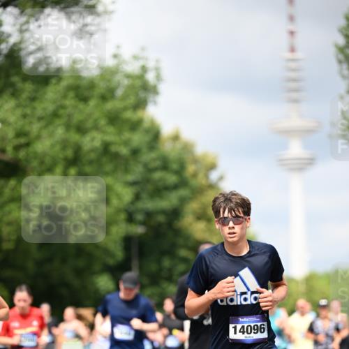29.06.2025 - hella hamburg halbmarathon Dr. Thomas Lammeyer http://msf.ph/oto/8384272 29.06.2025 10:42:50 Kennedybrücke 1457, 1596, 1721, 1791, 2113, 2151, 2486, 2693, 2786, 3094, 3095, 3242, 3323, 3338, 3716, 3841, 3927, 4139, 4155, 4259, 4260, 5085, 5089, 5155, 5161, 5300, 5713, 6199, 6200, 6695, 6696, 6751, 6930, 7117, 7118, 7119, 7165, 7371, 7552, 7561, 7692, 7849, 7914, 8583, 8615, 8635, 8747, 9004, 9424, 9500, 9689, 9699, 10584 meine-sportfotos.de