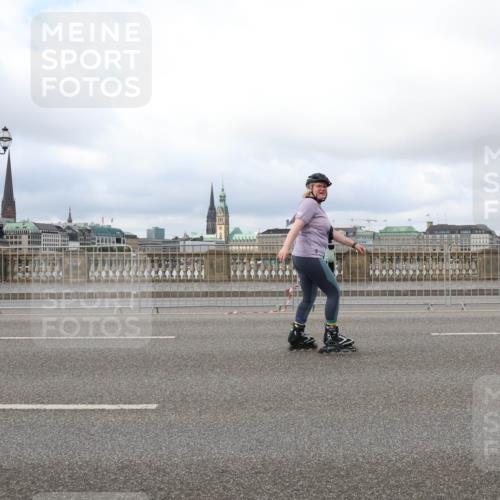 29.06.2025 - hella hamburg halbmarathon Lena Gebhardt http://msf.ph/oto/8384283 29.06.2025 09:15:25 Lombardsbrücke  meine-sportfotos.de