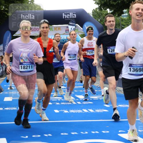 29.06.2025 - hella hamburg halbmarathon Strokosch-Dieckow http://msf.ph/oto/8384290 29.06.2025 10:46:23 Ziel 1600, 2222, 2842, 4237, 4497, 6421, 6691, 6978, 7335, 8142, 8482, 8981, 9232, 9386, 9786, 11185, 11773, 12171, 12651, 12891, 13698, 14045, 14200, 14228, 14262, 14482, 15157, 16127, 18118, 18211, 18637, 19209 meine-sportfotos.de