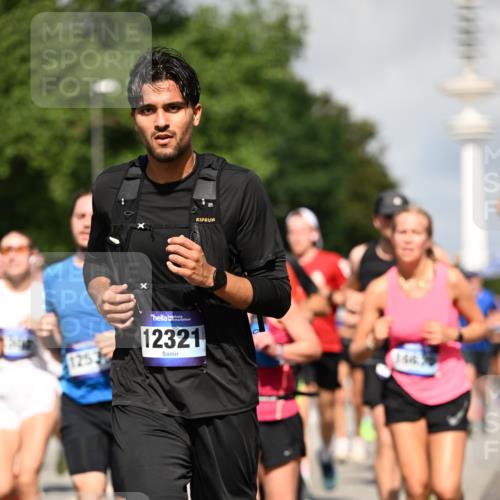 29.06.2025 - hella hamburg halbmarathon Dr. Thomas Lammeyer http://msf.ph/oto/8384294 29.06.2025 09:59:19 Kennedybrücke 1151, 1200, 1461, 1630, 1683, 1689, 1696, 1706, 1884, 2207, 2706, 2708, 3213, 3435, 3654, 3692, 3985, 4088, 4121, 4189, 4324, 4345, 4601, 4847, 4890, 5102, 5421, 5459, 5638, 5915, 6009, 6027, 6054, 6421, 6532, 6691, 6938, 7052, 7056, 7269, 7312, 7367, 7657, 8139, 8153, 8205, 8216, 8218, 8234, 8302, 8371, 8454, 8487, 8577, 8720, 8856, 8899, 8927, 8955, 8977, 9386, 9491, 9529, 9786, 9959, 10053, 10115, 10184, 10263, 11356 meine-sportfotos.de