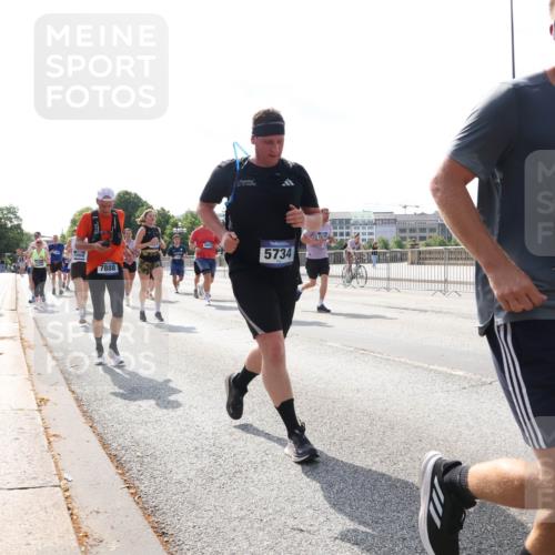 29.06.2025 - hella hamburg halbmarathon Lena Gebhardt http://msf.ph/oto/8384308 29.06.2025 10:02:53 Lombardsbrücke 7888, 6815, 5734, 16237, 8624, 1128, 1414, 1482, 1702, 1733, 2685, 2712, 2780, 2782, 2810, 2819, 3225, 3572, 3630, 3780, 3919, 3976, 4066, 4204, 4613, 4665, 4904, 5734, 6208, 6217, 6708, 6752, 6815, 6860, 6997, 7049, 7210, 7211, 7323, 7869, 7888, 8003, 8364, 8481, 8483, 8614, 8624, 8662, 8749, 9006, 9131, 9439, 9554, 9986, 10128, 10295, 10539, 10824, 11250, 11515, 11670, 11702, 11782, 11935, 11968, 12169, 12422, 12908, 13036, 13664, 13874, 14224 meine-sportfotos.de