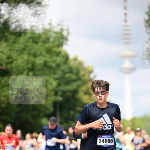 29.06.2025 - hella hamburg halbmarathon Dr. Thomas Lammeyer http://msf.ph/oto/8384314 29.06.2025 10:42:50 Kennedybrücke 1457, 1596, 1721, 1791, 2113, 2151, 2486, 2693, 2786, 3094, 3095, 3242, 3323, 3338, 3716, 3841, 3927, 4139, 4155, 4259, 4260, 5085, 5089, 5155, 5161, 5300, 5713, 6199, 6200, 6695, 6696, 6751, 6930, 7117, 7118, 7119, 7165, 7371, 7552, 7561, 7692, 7849, 7914, 8583, 8615, 8635, 8747, 9004, 9424, 9500, 9689, 9699, 10584 meine-sportfotos.de