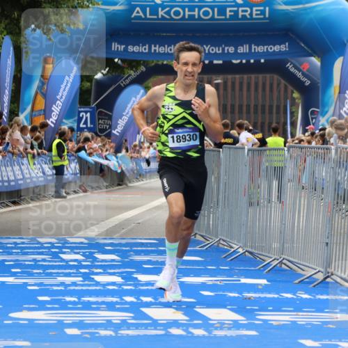 29.06.2025 - hella hamburg halbmarathon Strokosch-Dieckow http://msf.ph/oto/8384321 29.06.2025 10:23:07 Ziel 4128, 7862, 18930 meine-sportfotos.de