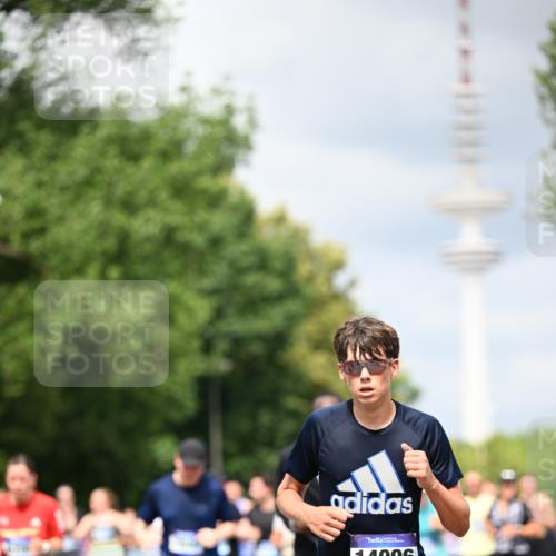 29.06.2025 - hella hamburg halbmarathon Dr. Thomas Lammeyer http://msf.ph/oto/8384340 29.06.2025 10:42:50 Kennedybrücke 1457, 1596, 1721, 1791, 2113, 2151, 2486, 2693, 2786, 3094, 3095, 3242, 3323, 3338, 3716, 3841, 3927, 4139, 4155, 4259, 4260, 5085, 5089, 5155, 5161, 5300, 5713, 6199, 6200, 6695, 6696, 6751, 6930, 7117, 7118, 7119, 7165, 7371, 7552, 7561, 7692, 7849, 7914, 8583, 8615, 8635, 8747, 9004, 9424, 9500, 9689, 9699, 10584 meine-sportfotos.de