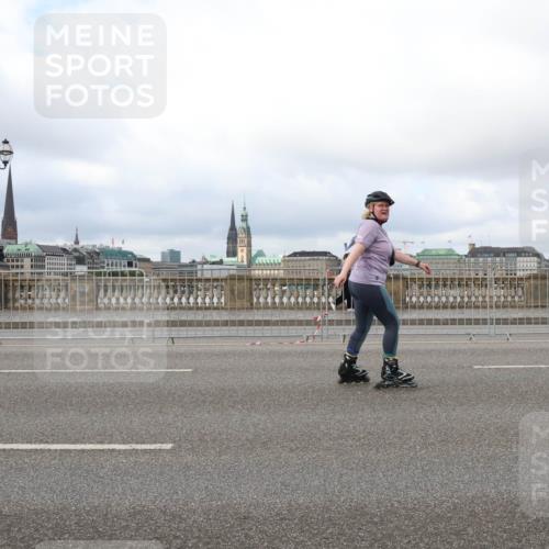 29.06.2025 - hella hamburg halbmarathon Lena Gebhardt http://msf.ph/oto/8384367 29.06.2025 09:15:25 Lombardsbrücke  meine-sportfotos.de