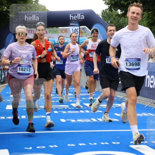 29.06.2025 - hella hamburg halbmarathon Strokosch-Dieckow http://msf.ph/oto/8384388 29.06.2025 10:46:22 Ziel 1600, 2222, 2842, 3056, 4237, 4497, 6421, 6691, 6978, 7335, 8142, 8981, 9386, 9497, 9786, 11185, 11773, 12171, 12651, 12891, 13698, 14045, 14200, 14228, 14262, 14482, 15157, 16127, 18118, 18211, 18637, 19209 meine-sportfotos.de