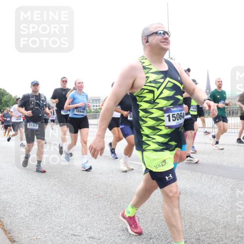 29.06.2025 - hella hamburg halbmarathon Lena Gebhardt http://msf.ph/oto/8384398 29.06.2025 10:49:41 Lombardsbrücke 3183, 180, 16944, 9, 15064, 14390, 17, 1040, 1041, 1487, 1511, 1525, 1625, 1805, 1888, 2067, 2212, 2466, 2527, 2541, 2668, 2862, 2927, 2997, 3070, 3183, 3232, 3383, 3943, 4525, 4527, 4589, 4769, 4809, 4870, 5076, 5106, 5463, 5552, 5694, 6191, 6694, 6989, 7301, 7305, 7339, 7366, 7650, 7679, 7931, 7936, 8065, 8549, 9015, 9162, 9245, 9261, 10033, 10038, 10130, 10333, 10403, 10479, 10683, 10704, 11558, 11631, 12124, 12388, 13764, 14545, 14692 meine-sportfotos.de