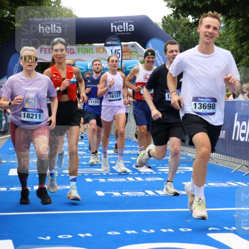 29.06.2025 - hella hamburg halbmarathon Strokosch-Dieckow http://msf.ph/oto/8384414 29.06.2025 10:46:22 Ziel 1600, 2222, 2842, 3056, 4237, 4497, 6421, 6691, 6978, 7335, 8142, 8981, 9386, 9497, 9786, 11185, 11773, 12171, 12651, 12891, 13698, 14045, 14200, 14228, 14262, 14482, 15157, 16127, 18118, 18211, 18637, 19209 meine-sportfotos.de