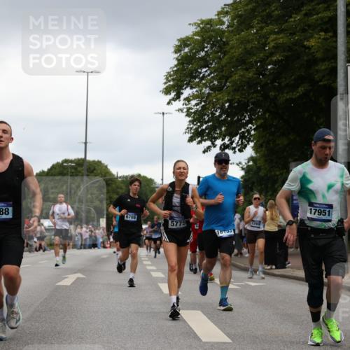 29.06.2025 - hella hamburg halbmarathon Yannick Fuchs http://msf.ph/oto/8384422 29.06.2025 10:55:09 20KM 1188, 1453, 1823, 2426, 2661, 3698, 5379, 5602, 5603, 5613, 5775, 6674, 6708, 6921, 7250, 7306, 7759, 7761, 8177, 8483, 9071, 9453, 9611, 9984, 10295, 10882, 11515, 12377, 12789, 12908, 13459, 13516, 13558, 15008, 16621, 17145, 17181, 17226, 17670, 17951, 18133, 18757, 19242 meine-sportfotos.de