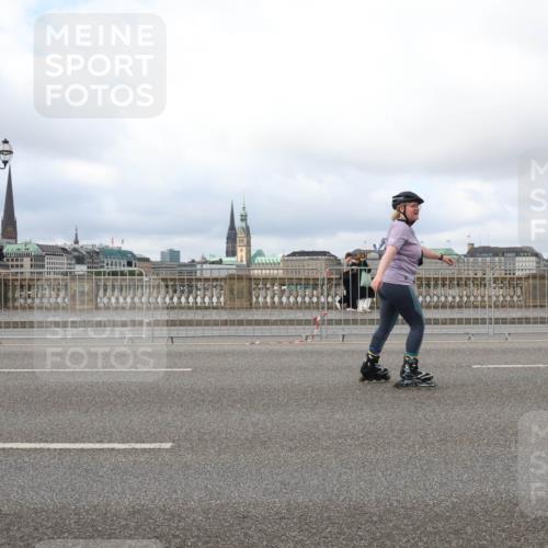29.06.2025 - hella hamburg halbmarathon Lena Gebhardt http://msf.ph/oto/8384425 29.06.2025 09:15:25 Lombardsbrücke  meine-sportfotos.de