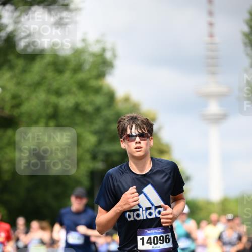 29.06.2025 - hella hamburg halbmarathon Dr. Thomas Lammeyer http://msf.ph/oto/8384426 29.06.2025 10:42:51 Kennedybrücke 1457, 1596, 1721, 2113, 2151, 2486, 2693, 2786, 3094, 3095, 3242, 3323, 3338, 3841, 3927, 4139, 4155, 4259, 4260, 5085, 5089, 5155, 5161, 5300, 6199, 6200, 6695, 6696, 6751, 7117, 7118, 7119, 7165, 7371, 7552, 7561, 7692, 7849, 7914, 8583, 8635, 8747, 9004, 9424, 9500, 9689, 9699, 10584 meine-sportfotos.de