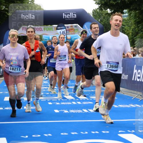 29.06.2025 - hella hamburg halbmarathon Strokosch-Dieckow http://msf.ph/oto/8384445 29.06.2025 10:46:22 Ziel 1600, 2222, 2842, 3056, 4237, 4497, 6421, 6691, 6978, 7335, 8142, 8981, 9386, 9497, 9786, 11185, 11773, 12171, 12651, 12891, 13698, 14045, 14200, 14228, 14262, 14482, 15157, 16127, 18118, 18211, 18637, 19209 meine-sportfotos.de