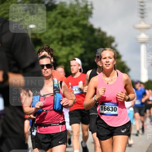29.06.2025 - hella hamburg halbmarathon Dr. Thomas Lammeyer http://msf.ph/oto/8384446 29.06.2025 09:59:20 Kennedybrücke 1151, 1200, 1461, 1630, 1683, 1689, 1696, 1706, 1884, 2207, 2706, 2708, 3213, 3435, 3654, 3692, 3985, 4033, 4088, 4121, 4189, 4324, 4345, 4601, 4847, 4890, 5102, 5421, 5459, 5915, 6009, 6027, 6054, 6421, 6532, 6691, 6938, 7052, 7056, 7269, 7312, 7332, 7367, 7657, 8139, 8153, 8205, 8216, 8218, 8234, 8302, 8371, 8454, 8487, 8577, 8720, 8856, 8899, 8927, 8955, 8977, 9386, 9491, 9529, 9786, 9934, 9959, 10115, 10184, 10263, 11356 meine-sportfotos.de