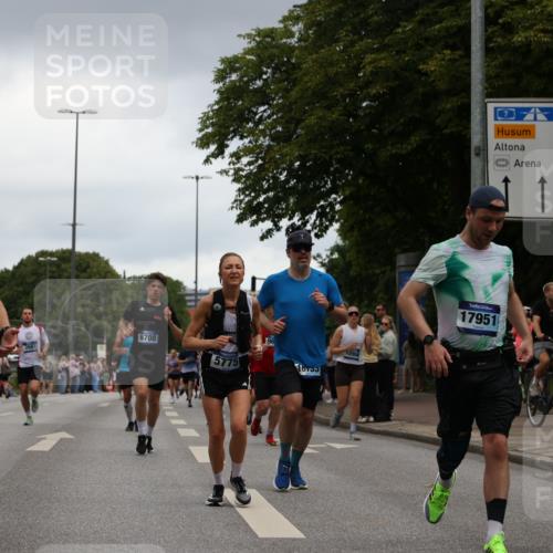 29.06.2025 - hella hamburg halbmarathon Yannick Fuchs http://msf.ph/oto/8384468 29.06.2025 10:55:09 20KM 1188, 1453, 1823, 2426, 2661, 3698, 5379, 5602, 5603, 5613, 5775, 6674, 6708, 6921, 7250, 7306, 7759, 7761, 8177, 8483, 9071, 9453, 9611, 9984, 10295, 10882, 11515, 12377, 12789, 12908, 13459, 13516, 13558, 15008, 16621, 17145, 17181, 17226, 17670, 17951, 18133, 18757, 19242 meine-sportfotos.de