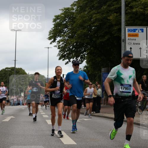 29.06.2025 - hella hamburg halbmarathon Yannick Fuchs http://msf.ph/oto/8384480 29.06.2025 10:55:09 20KM 1188, 1453, 1823, 2426, 2661, 3698, 5379, 5602, 5603, 5613, 5775, 6674, 6708, 6921, 7250, 7306, 7759, 7761, 8177, 8483, 9071, 9453, 9611, 9984, 10295, 10882, 11515, 12377, 12789, 12908, 13459, 13516, 13558, 15008, 16621, 17145, 17181, 17226, 17670, 17951, 18133, 18757, 19242 meine-sportfotos.de