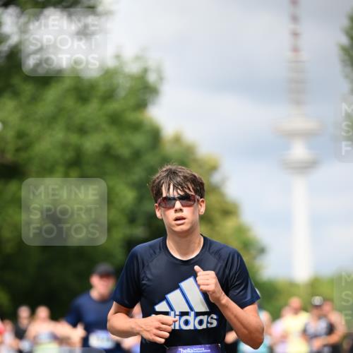 29.06.2025 - hella hamburg halbmarathon Dr. Thomas Lammeyer http://msf.ph/oto/8384486 29.06.2025 10:42:51 Kennedybrücke 1457, 1596, 1721, 2113, 2151, 2486, 2693, 2786, 3094, 3095, 3242, 3323, 3338, 3841, 3927, 4139, 4155, 4259, 4260, 5085, 5089, 5155, 5161, 5300, 6199, 6200, 6695, 6696, 6751, 7117, 7118, 7119, 7165, 7371, 7552, 7561, 7692, 7849, 7914, 8583, 8635, 8747, 9004, 9424, 9500, 9689, 9699, 10584 meine-sportfotos.de