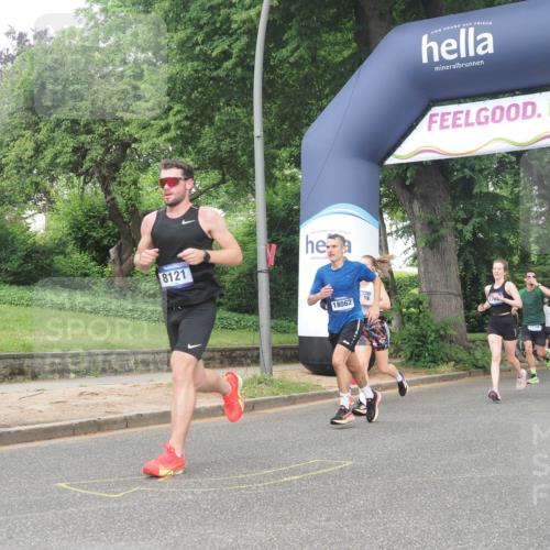 29.06.2025 - hella hamburg halbmarathon KatJ http://msf.ph/oto/8384489 29.06.2025 10:25:42 Zwischen KM18-KM19 2196, 3790, 8084 meine-sportfotos.de