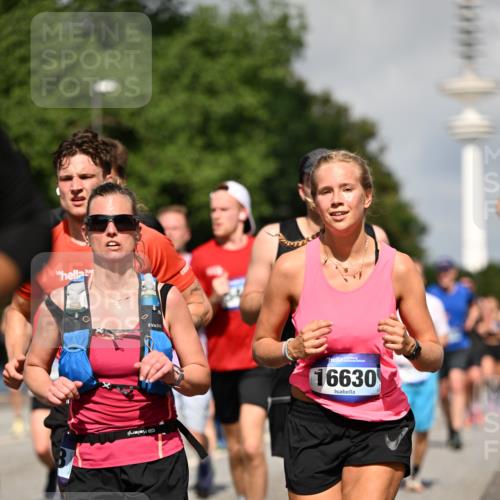 29.06.2025 - hella hamburg halbmarathon Dr. Thomas Lammeyer http://msf.ph/oto/8384505 29.06.2025 09:59:20 Kennedybrücke 1151, 1200, 1461, 1630, 1683, 1689, 1696, 1706, 1884, 2207, 2706, 2708, 3213, 3435, 3654, 3692, 3985, 4033, 4088, 4121, 4189, 4324, 4345, 4601, 4847, 4890, 5102, 5421, 5459, 5915, 6009, 6027, 6054, 6421, 6532, 6691, 6938, 7052, 7056, 7269, 7312, 7332, 7367, 7657, 8139, 8153, 8205, 8216, 8218, 8234, 8302, 8371, 8454, 8487, 8577, 8720, 8856, 8899, 8927, 8955, 8977, 9386, 9491, 9529, 9786, 9934, 9959, 10115, 10184, 10263, 11356 meine-sportfotos.de