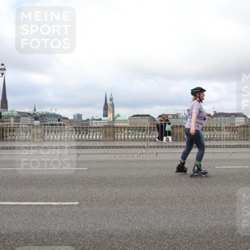 29.06.2025 - hella hamburg halbmarathon Lena Gebhardt http://msf.ph/oto/8384506 29.06.2025 09:15:26 Lombardsbrücke  meine-sportfotos.de