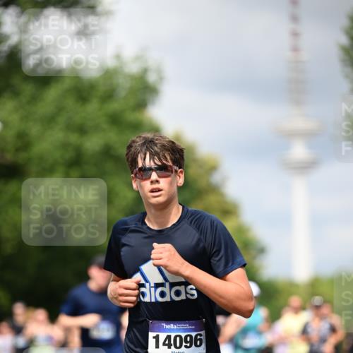 29.06.2025 - hella hamburg halbmarathon Dr. Thomas Lammeyer http://msf.ph/oto/8384519 29.06.2025 10:42:51 Kennedybrücke 1457, 1596, 1721, 2113, 2151, 2486, 2693, 2786, 3094, 3095, 3242, 3323, 3338, 3841, 3927, 4139, 4155, 4259, 4260, 5085, 5089, 5155, 5161, 5300, 6199, 6200, 6695, 6696, 6751, 7117, 7118, 7119, 7165, 7371, 7552, 7561, 7692, 7849, 7914, 8583, 8635, 8747, 9004, 9424, 9500, 9689, 9699, 10584 meine-sportfotos.de