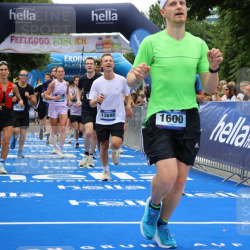 29.06.2025 - hella hamburg halbmarathon Strokosch-Dieckow http://msf.ph/oto/8384529 29.06.2025 10:46:21 Ziel 1600, 2048, 2222, 2842, 3056, 4237, 4949, 6421, 6691, 6978, 7335, 8142, 8981, 9497, 9786, 11185, 11773, 12171, 12651, 12891, 13698, 14045, 14200, 14228, 14262, 14482, 15157, 16127, 17190, 18118, 18211, 18637, 19209 meine-sportfotos.de