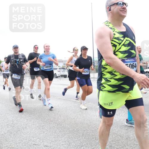 29.06.2025 - hella hamburg halbmarathon Lena Gebhardt http://msf.ph/oto/8384537 29.06.2025 10:49:41 Lombardsbrücke 16512, 3183, 1805, 16944, 9261, 064, 139, 1040, 1041, 1487, 1511, 1525, 1625, 1805, 1888, 2067, 2212, 2466, 2527, 2541, 2668, 2862, 2927, 2997, 3070, 3183, 3232, 3383, 3943, 4525, 4527, 4589, 4769, 4809, 4870, 5076, 5106, 5463, 5552, 5694, 6191, 6694, 6989, 7301, 7305, 7339, 7366, 7650, 7679, 7931, 7936, 8065, 8549, 9015, 9162, 9245, 9261, 10033, 10038, 10130, 10333, 10403, 10479, 10683, 10704, 11558, 11631, 12124, 12388, 13764, 14545, 14692 meine-sportfotos.de