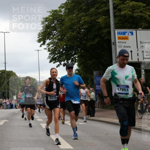 29.06.2025 - hella hamburg halbmarathon Yannick Fuchs http://msf.ph/oto/8384557 29.06.2025 10:55:09 20KM 1188, 1453, 1823, 2426, 2661, 3698, 5379, 5602, 5603, 5613, 5775, 6674, 6708, 6921, 7250, 7306, 7759, 7761, 8177, 8483, 9071, 9453, 9611, 9984, 10295, 10882, 11515, 12377, 12789, 12908, 13459, 13516, 13558, 15008, 16621, 17145, 17181, 17226, 17670, 17951, 18133, 18757, 19242 meine-sportfotos.de