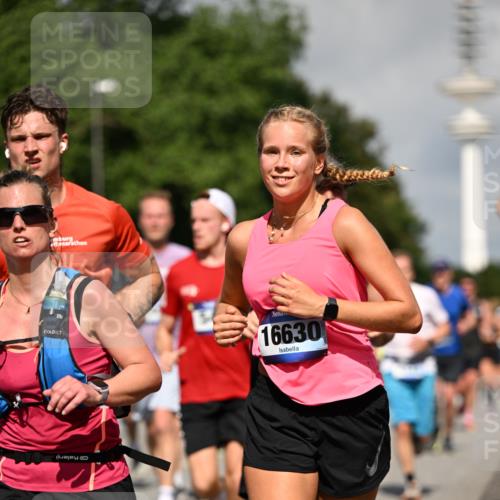 29.06.2025 - hella hamburg halbmarathon Dr. Thomas Lammeyer http://msf.ph/oto/8384566 29.06.2025 09:59:20 Kennedybrücke 1151, 1200, 1461, 1630, 1683, 1689, 1696, 1706, 1884, 2207, 2706, 2708, 3213, 3435, 3654, 3692, 3985, 4033, 4088, 4121, 4189, 4324, 4345, 4601, 4847, 4890, 5102, 5421, 5459, 5915, 6009, 6027, 6054, 6421, 6532, 6691, 6938, 7052, 7056, 7269, 7312, 7332, 7367, 7657, 8139, 8153, 8205, 8216, 8218, 8234, 8302, 8371, 8454, 8487, 8577, 8720, 8856, 8899, 8927, 8955, 8977, 9386, 9491, 9529, 9786, 9934, 9959, 10115, 10184, 10263, 11356 meine-sportfotos.de