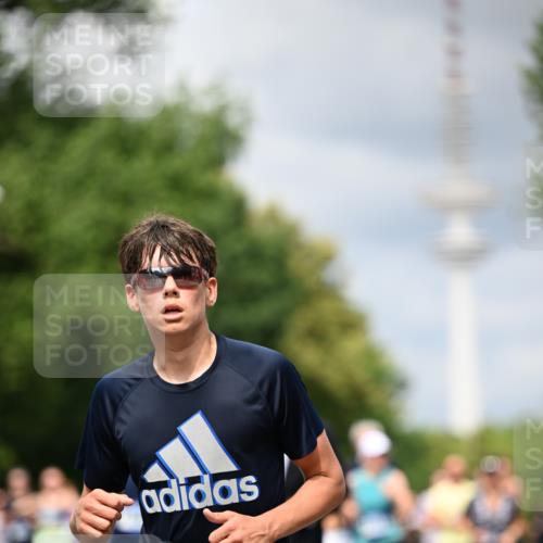 29.06.2025 - hella hamburg halbmarathon Dr. Thomas Lammeyer http://msf.ph/oto/8384578 29.06.2025 10:42:52 Kennedybrücke 1457, 1596, 1721, 2113, 2151, 2486, 2693, 2786, 3094, 3095, 3242, 3323, 3338, 3841, 3927, 4139, 4155, 4259, 4260, 5085, 5089, 5155, 5161, 5300, 6199, 6200, 6695, 6696, 6751, 7117, 7118, 7119, 7165, 7371, 7552, 7561, 7692, 7849, 7914, 8583, 8635, 8747, 9004, 9424, 9500, 9689, 9699, 10584 meine-sportfotos.de