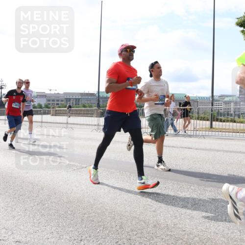 29.06.2025 - hella hamburg halbmarathon Lena Gebhardt http://msf.ph/oto/8384584 29.06.2025 10:15:46 Lombardsbrücke 9192, 13951, 13818, 007, 1156, 1440, 1651, 2076, 2110, 2436, 2720, 2989, 3167, 3417, 4007, 4466, 4492, 4494, 4828, 5069, 5271, 5423, 5739, 6376, 6576, 7452, 7809, 7810, 7897, 7941, 7942, 8256, 8554, 8746, 8885, 9192, 9307, 9423, 9657, 9675, 9784, 9997, 10108, 10608, 10775, 10858, 11113, 11303, 11478, 11774, 11783, 11818, 12427, 12457, 12469, 12521, 13179, 13197, 13453, 13500, 13818, 13951, 14413, 14423, 14550, 14552, 15150, 15307, 15740 meine-sportfotos.de