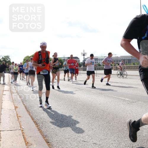 29.06.2025 - hella hamburg halbmarathon Lena Gebhardt http://msf.ph/oto/8384619 29.06.2025 10:02:53 Lombardsbrücke 7888, 15212, 6233, 6815, 16231, 5734, 1128, 1414, 1482, 1702, 1733, 2685, 2712, 2780, 2782, 2810, 2819, 3225, 3572, 3630, 3780, 3919, 3976, 4066, 4204, 4613, 4665, 4904, 5734, 6208, 6217, 6708, 6752, 6815, 6860, 6997, 7049, 7210, 7211, 7323, 7869, 7888, 8003, 8364, 8481, 8483, 8614, 8624, 8662, 8749, 9006, 9131, 9439, 9554, 9986, 10128, 10295, 10539, 10824, 11250, 11515, 11670, 11702, 11782, 11935, 11968, 12169, 12422, 12908, 13036, 13664, 13874, 14224 meine-sportfotos.de